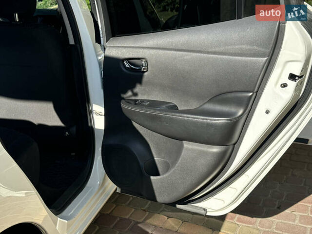 Белый Ниссан Лиф, объемом двигателя 0 л и пробегом 144 тыс. км за 6700 $, фото 16 на Automoto.ua