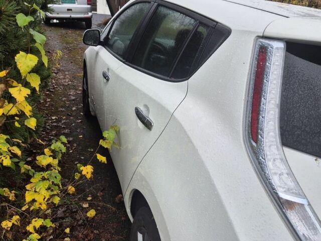 Білий Ніссан Ліф, об'ємом двигуна 0 л та пробігом 121 тис. км за 5950 $, фото 1 на Automoto.ua