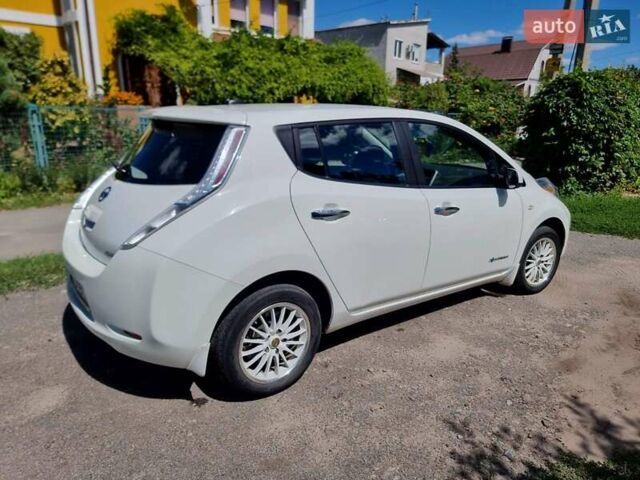 Белый Ниссан Лиф, объемом двигателя 0 л и пробегом 87 тыс. км за 7400 $, фото 6 на Automoto.ua