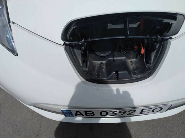 Белый Ниссан Лиф, объемом двигателя 0 л и пробегом 130 тыс. км за 10500 $, фото 1 на Automoto.ua