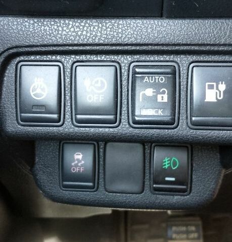 Білий Ніссан Ліф, об'ємом двигуна 0 л та пробігом 175 тис. км за 13300 $, фото 5 на Automoto.ua