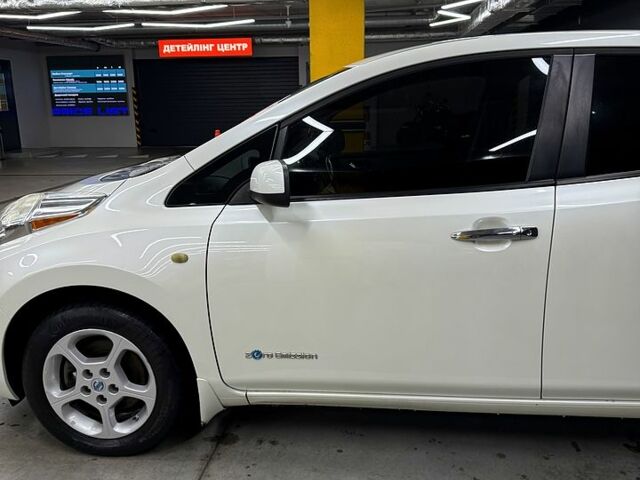 Белый Ниссан Лиф, объемом двигателя 80 л и пробегом 290 тыс. км за 5950 $, фото 4 на Automoto.ua