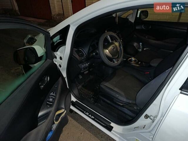 Белый Ниссан Лиф, объемом двигателя 0 л и пробегом 170 тыс. км за 6300 $, фото 3 на Automoto.ua