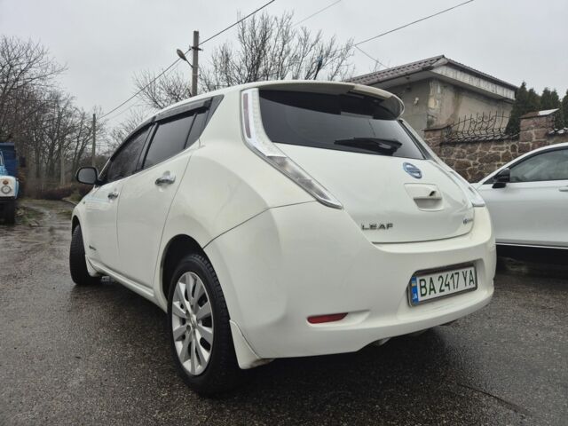 Белый Ниссан Лиф, объемом двигателя 0 л и пробегом 158 тыс. км за 6300 $, фото 1 на Automoto.ua