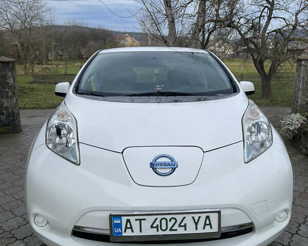 Белый Ниссан Лиф, объемом двигателя 0 л и пробегом 118 тыс. км за 6400 $, фото 5 на Automoto.ua