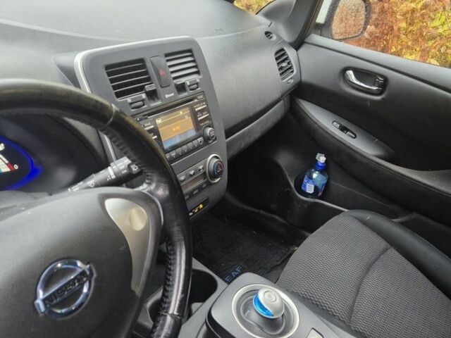 Білий Ніссан Ліф, об'ємом двигуна 0 л та пробігом 121 тис. км за 5950 $, фото 3 на Automoto.ua