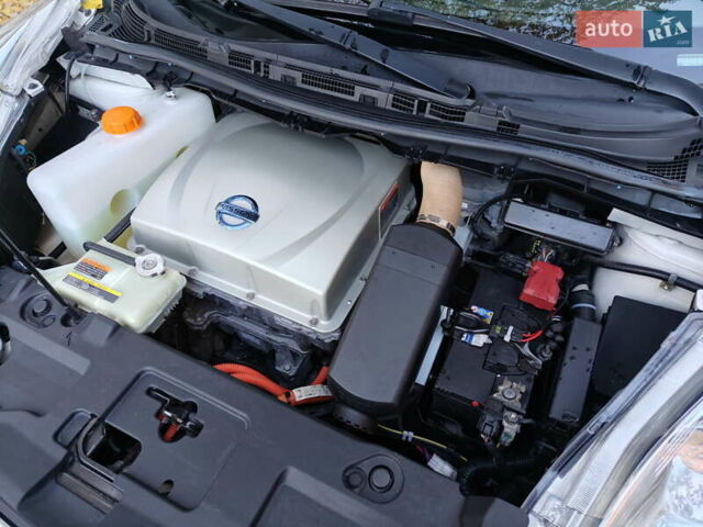 Белый Ниссан Лиф, объемом двигателя 0 л и пробегом 118 тыс. км за 7599 $, фото 63 на Automoto.ua