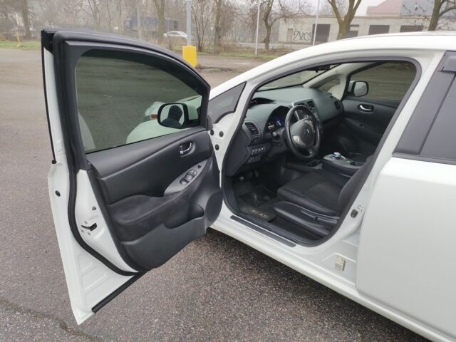 Белый Ниссан Лиф, объемом двигателя 0 л и пробегом 131 тыс. км за 6500 $, фото 7 на Automoto.ua