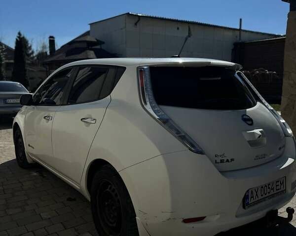 Белый Ниссан Лиф, объемом двигателя 0 л и пробегом 100 тыс. км за 7500 $, фото 4 на Automoto.ua