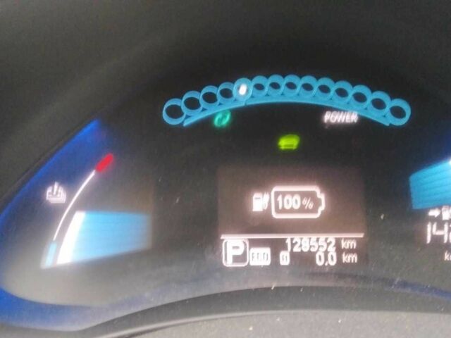 Белый Ниссан Лиф, объемом двигателя 0 л и пробегом 130 тыс. км за 10500 $, фото 6 на Automoto.ua