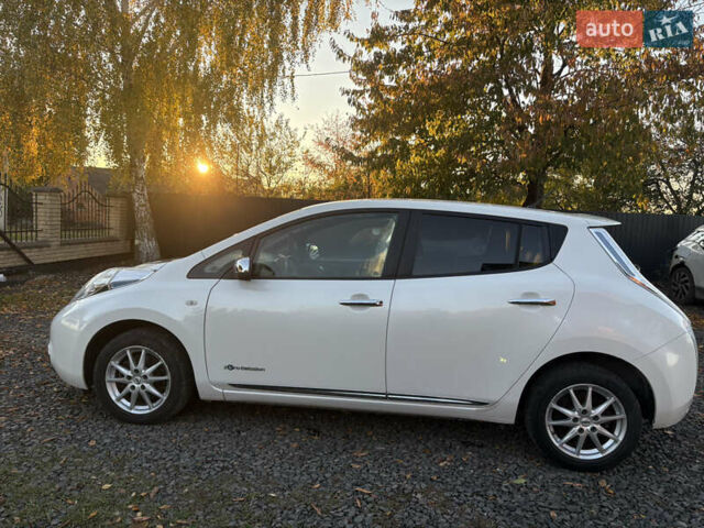 Ниссан Лиф 2014 в Луцке на Automoto.ua Белый Ниссан Лиф, объемом двигателя 0 л и пробегом 117 тыс. км за 6200 $, фото 7 на Automoto.ua