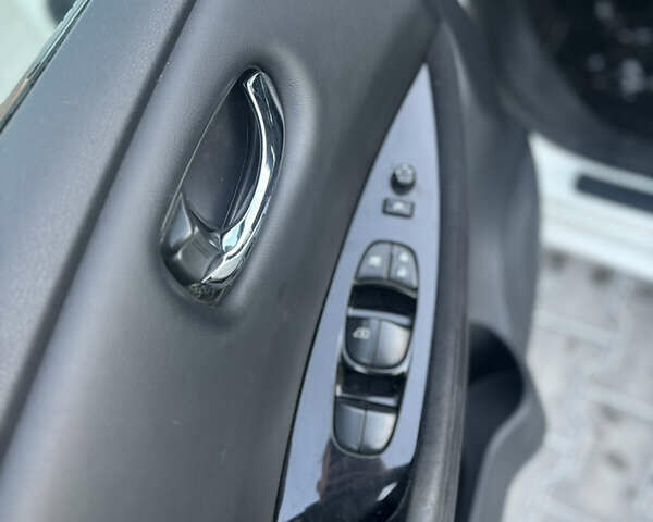 Білий Ніссан Ліф, об'ємом двигуна 0 л та пробігом 127 тис. км за 6450 $, фото 15 на Automoto.ua