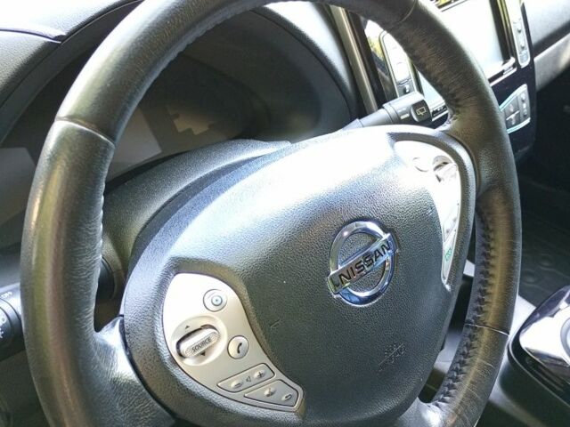 Белый Ниссан Лиф, объемом двигателя 0 л и пробегом 96 тыс. км за 7500 $, фото 9 на Automoto.ua