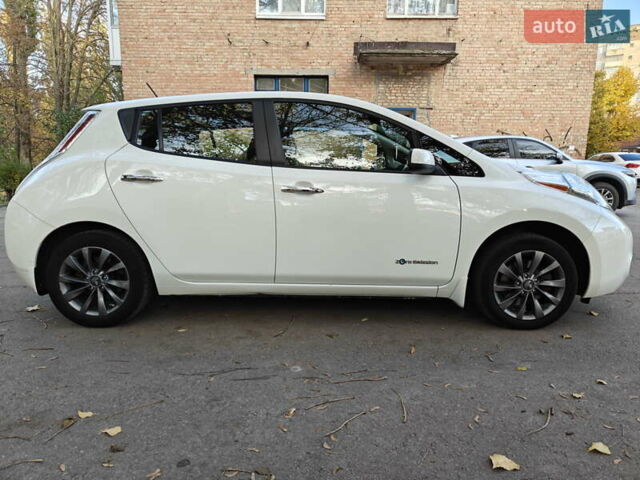 Белый Ниссан Лиф, объемом двигателя 0 л и пробегом 118 тыс. км за 7599 $, фото 4 на Automoto.ua