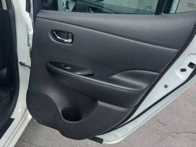 Белый Ниссан Лиф, объемом двигателя 0 л и пробегом 170 тыс. км за 6600 $, фото 13 на Automoto.ua