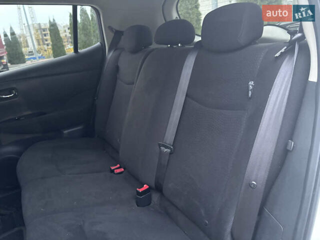 Белый Ниссан Лиф, объемом двигателя 0 л и пробегом 145 тыс. км за 6799 $, фото 16 на Automoto.ua