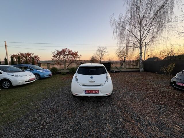 Белый Ниссан Лиф, объемом двигателя 0 л и пробегом 117 тыс. км за 6000 $, фото 14 на Automoto.ua