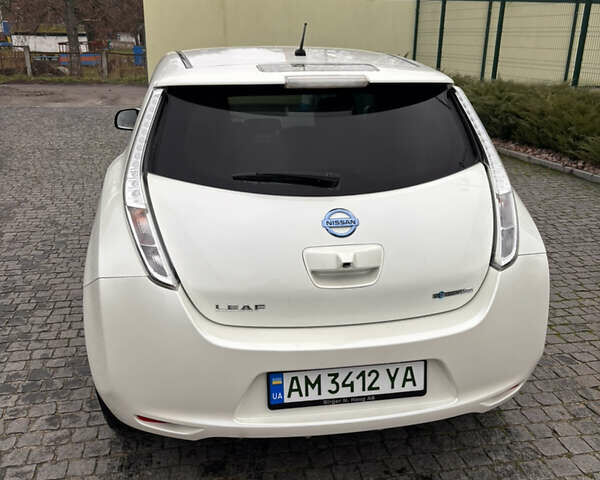 Білий Ніссан Ліф, об'ємом двигуна 0 л та пробігом 117 тис. км за 6500 $, фото 3 на Automoto.ua