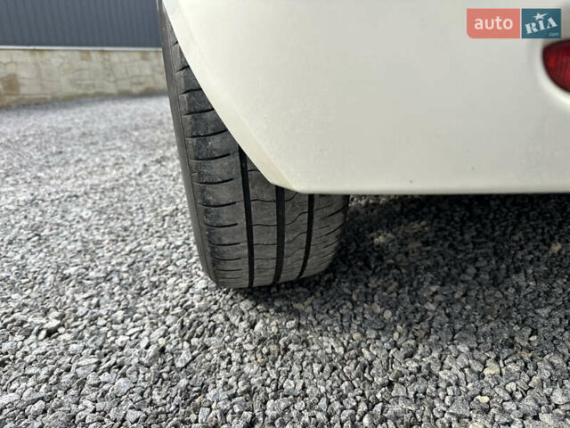 Белый Ниссан Лиф, объемом двигателя 0 л и пробегом 136 тыс. км за 5900 $, фото 13 на Automoto.ua