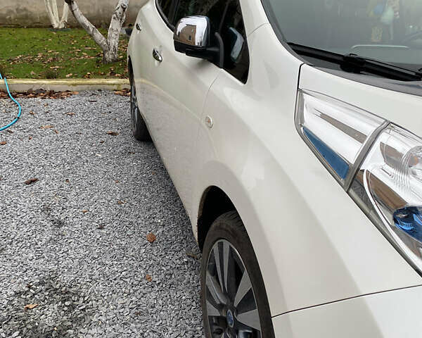 Білий Ніссан Ліф, об'ємом двигуна 0 л та пробігом 179 тис. км за 6800 $, фото 2 на Automoto.ua