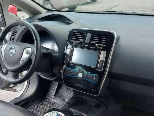 Белый Ниссан Лиф, объемом двигателя 0 л и пробегом 170 тыс. км за 6600 $, фото 5 на Automoto.ua