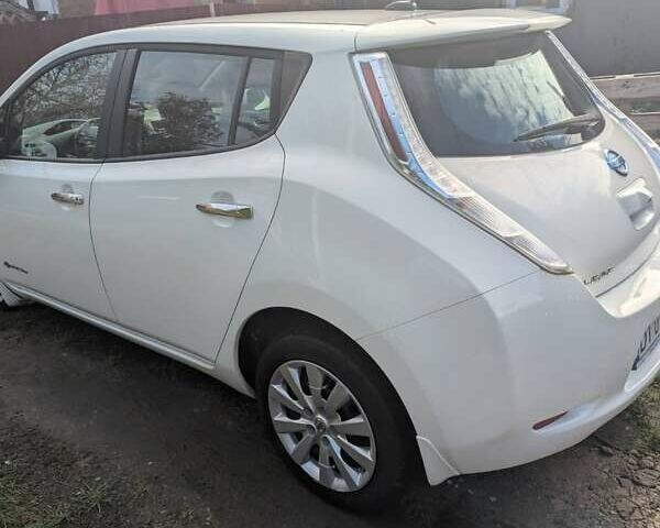 Белый Ниссан Лиф, объемом двигателя 0 л и пробегом 124 тыс. км за 5300 $, фото 1 на Automoto.ua