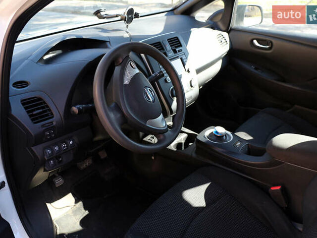 Білий Ніссан Ліф, об'ємом двигуна 0 л та пробігом 64 тис. км за 9900 $, фото 11 на Automoto.ua