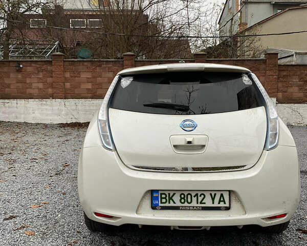 Білий Ніссан Ліф, об'ємом двигуна 0 л та пробігом 179 тис. км за 6800 $, фото 4 на Automoto.ua