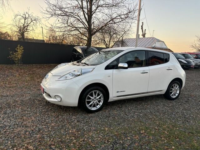 Белый Ниссан Лиф, объемом двигателя 0 л и пробегом 117 тыс. км за 6000 $, фото 9 на Automoto.ua