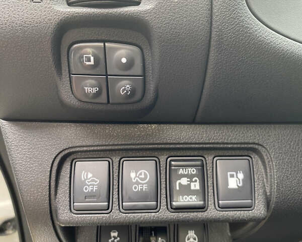 Белый Ниссан Лиф, объемом двигателя 0 л и пробегом 148 тыс. км за 5999 $, фото 18 на Automoto.ua