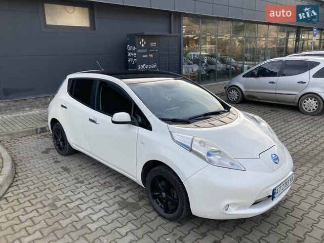 Білий Ніссан Ліф, об'ємом двигуна 0 л та пробігом 136 тис. км за 7500 $, фото 1 на Automoto.ua