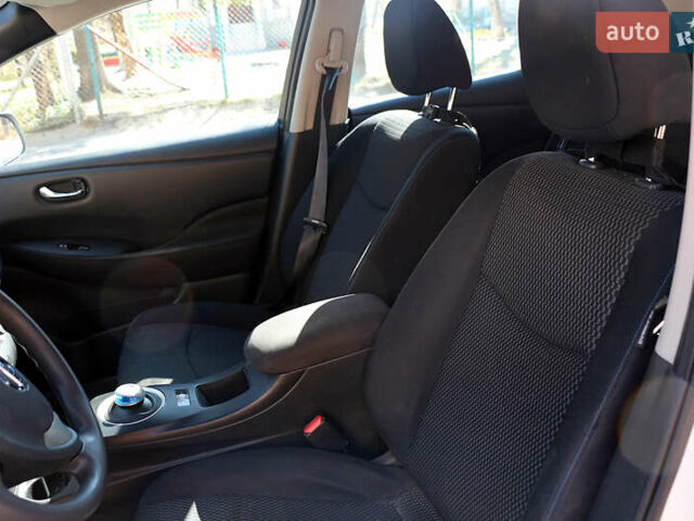 Білий Ніссан Ліф, об'ємом двигуна 0 л та пробігом 64 тис. км за 9900 $, фото 16 на Automoto.ua