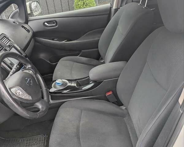 Білий Ніссан Ліф, об'ємом двигуна 0 л та пробігом 134 тис. км за 6500 $, фото 9 на Automoto.ua