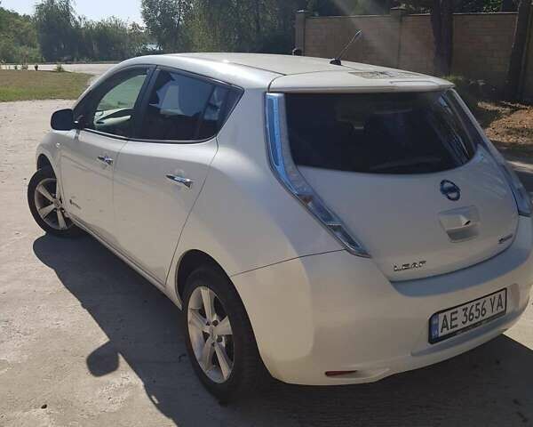 Белый Ниссан Лиф, объемом двигателя 0 л и пробегом 101 тыс. км за 8700 $, фото 3 на Automoto.ua