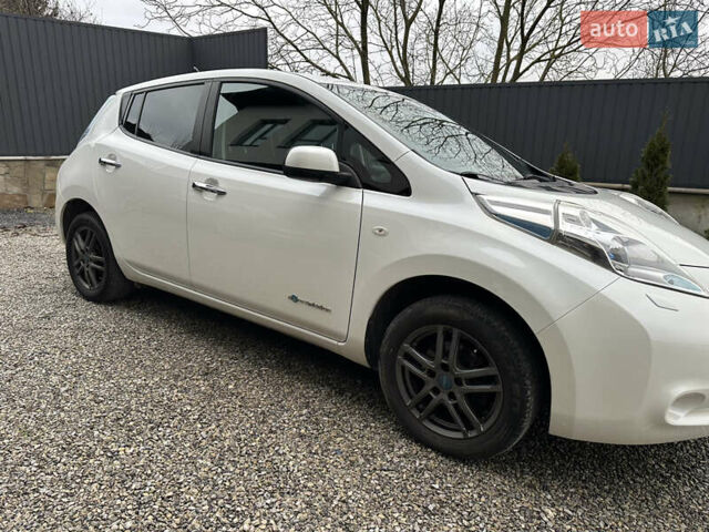 Белый Ниссан Лиф, объемом двигателя 0 л и пробегом 136 тыс. км за 5850 $, фото 1 на Automoto.ua