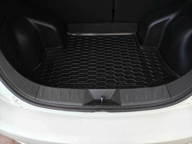 Белый Ниссан Лиф, объемом двигателя 0 л и пробегом 118 тыс. км за 7599 $, фото 17 на Automoto.ua