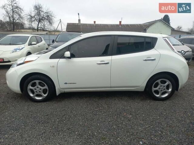 Білий Ніссан Ліф, об'ємом двигуна 0 л та пробігом 130 тис. км за 5500 $, фото 2 на Automoto.ua