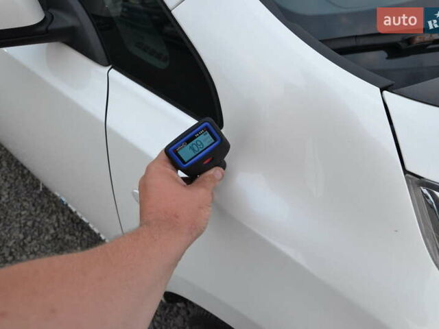 Белый Ниссан Лиф, объемом двигателя 0 л и пробегом 124 тыс. км за 5800 $, фото 35 на Automoto.ua