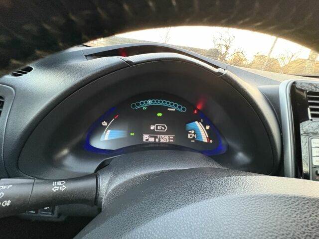 Белый Ниссан Лиф, объемом двигателя 0 л и пробегом 117 тыс. км за 6000 $, фото 23 на Automoto.ua