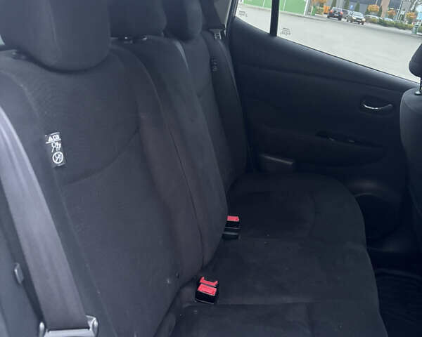 Белый Ниссан Лиф, объемом двигателя 0 л и пробегом 145 тыс. км за 6799 $, фото 20 на Automoto.ua