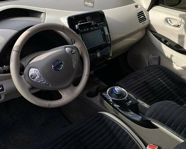 Білий Ніссан Ліф, об'ємом двигуна 0 л та пробігом 140 тис. км за 7000 $, фото 22 на Automoto.ua