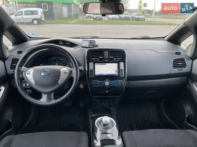 Белый Ниссан Лиф, объемом двигателя 0 л и пробегом 140 тыс. км за 5450 $, фото 17 на Automoto.ua