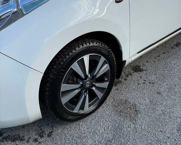 Белый Ниссан Лиф, объемом двигателя 0 л и пробегом 161 тыс. км за 8500 $, фото 33 на Automoto.ua