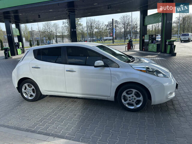 Белый Ниссан Лиф, объемом двигателя 0 л и пробегом 93 тыс. км за 6999 $, фото 8 на Automoto.ua