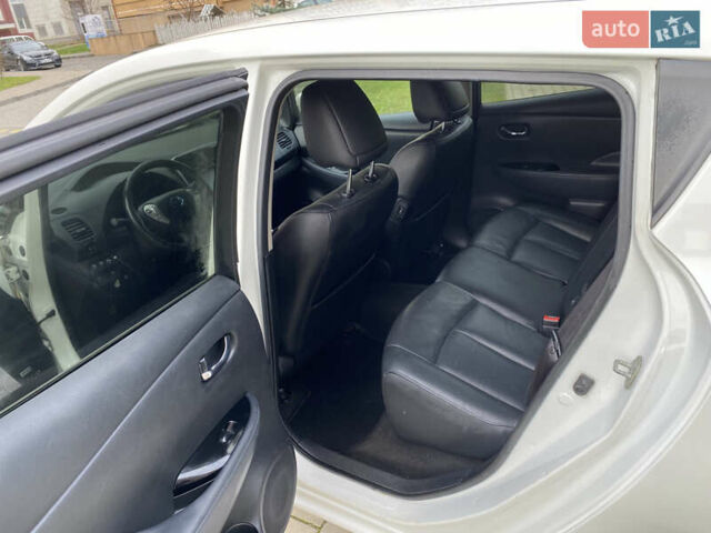 Белый Ниссан Лиф, объемом двигателя 0 л и пробегом 83 тыс. км за 7499 $, фото 20 на Automoto.ua