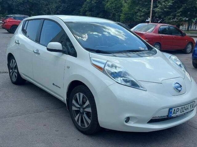 Белый Ниссан Лиф, объемом двигателя 0 л и пробегом 170 тыс. км за 6600 $, фото 3 на Automoto.ua