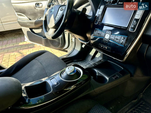 Белый Ниссан Лиф, объемом двигателя 0 л и пробегом 144 тыс. км за 6700 $, фото 22 на Automoto.ua