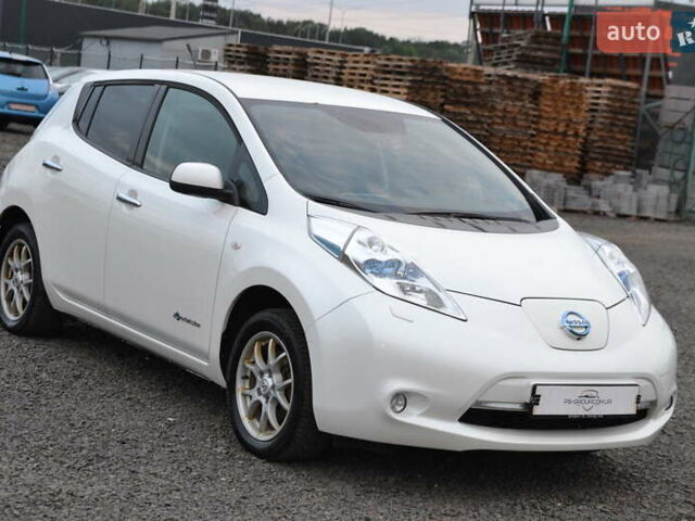 Белый Ниссан Лиф, объемом двигателя 0 л и пробегом 124 тыс. км за 5800 $, фото 3 на Automoto.ua