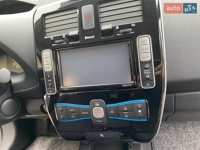 Белый Ниссан Лиф, объемом двигателя 0 л и пробегом 148 тыс. км за 5999 $, фото 12 на Automoto.ua