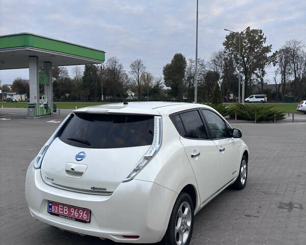 Белый Ниссан Лиф, объемом двигателя 0 л и пробегом 145 тыс. км за 6799 $, фото 7 на Automoto.ua